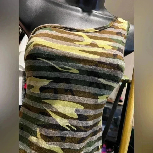 Perfect Condition Vintage Y2K One Shoulder Striped Camo Camouflage Top - Picture 3 of 11